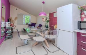 Gorgeous Apartment In Nin With Wifi