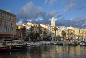 Appartements T3 coeur de Sanary - 100m du port : photos des chambres