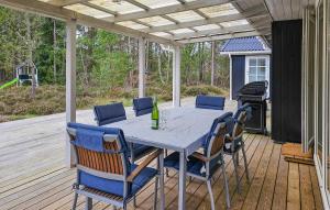 Cozy Home In Hadsund With Kitchen