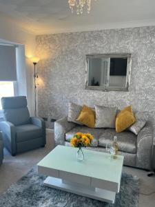 No 6, Ayr, 140m2, New Decor 2024, 3bedroom, detached house, with private gardens