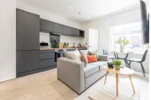 Modern 1 Bedroom Flat near Leeds City with Free Parking, Ideal for Contractors & Long Stays - NordStay - Knowsthorpe