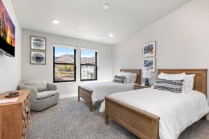 Mayflower Lakeside 301-45 by Moose Management