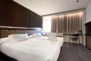 Premium Double Room room in Hotel Bécquer
