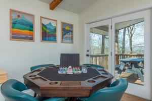 Asheville Private Retreat Game Room Hot Tub