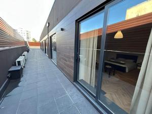 Heart of the City Suites - E