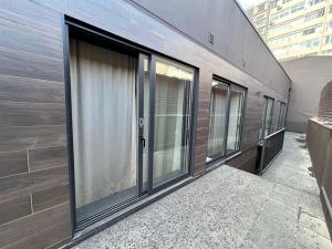 Heart of the City Suites - E