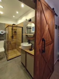 Kasoni Home , Απόλυτα κεντρικό διαμέρισμα μπροστά στη λίμνη