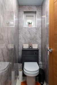 The Blue Barbican Flat- spacious, stylish, in a perfect location and accessible