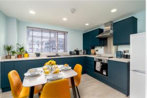 The Blue Barbican Flat- spacious, stylish, in a perfect location and accessible