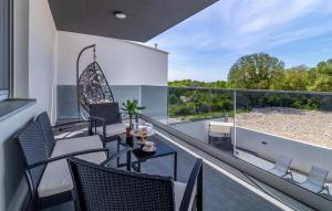 4 Bedroom Lovely Home In Liznjan 