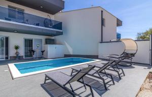 4 Bedroom Lovely Home In Liznjan