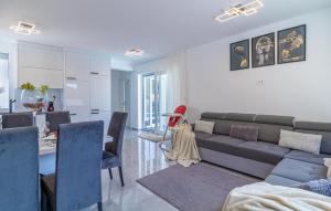 4 Bedroom Lovely Home In Liznjan