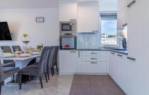 4 Bedroom Lovely Home In Liznjan