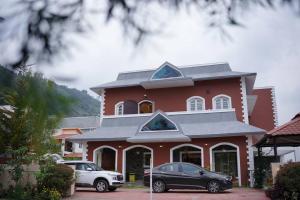Scarlet Villa 5BHK Homestay - Vily, Kodaikānāl