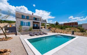 Nice Home In Rovanjska