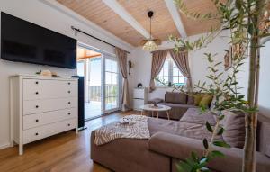 Nice Home In Rovanjska 