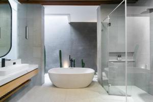 Villa Elena by Maheswara