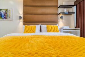 Sunny Suite: Luxe Comfort