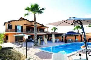 Villa Gioiosa Vacation in Sicily with private fenced pool & hydro-massage Please read Host info before requesting - Comitini