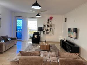 COSY SEAVIEW 3BEDROOM with DSQ APARTMENT NYALI opp Voyager Resort-Ritz Apartment