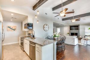 Private Dock and Fire Pit Cedar Creek Reservoir Gem