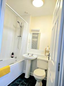 Beautiful Townhouse with Netflix