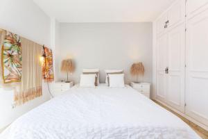 El Paraiso, Lovely flat walk to the beach RDR388