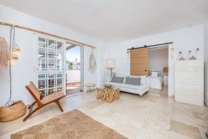 El Paraiso, Lovely flat walk to the beach RDR388