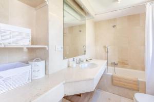 El Paraiso, Lovely flat walk to the beach RDR388