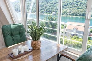 large & spacious apartment with fantastic views