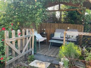 B&B / Chambres d'hotes LA MAISON D'IVONA : Chambre Double - Vue sur Jardin