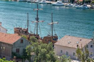 large & spacious apartment with fantastic views