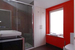 Spacious 275 sqm Apartment with King Beds, 4 min to Waterloo