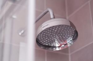 Spacious 275 sqm Apartment with King Beds, 4 min to Waterloo