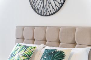 Pet-friendly 1BR Apt sleeps 4 in BMH Centre with Parking