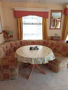 Maisons de vacances L- Olive Cottage : Maison 2 Chambres