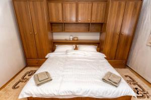 large & spacious apartment with fantastic views