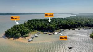 Owl Hoot Lake Retreat- Dock, beach & wooded haven!