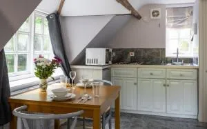 The Coach House Beautiful Georgian Apartment Wifi and Parking near Bath - Biddlestone