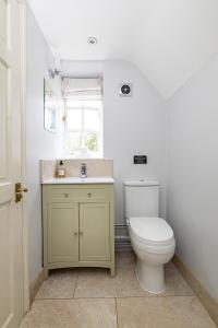 The Coach House Beautiful Georgian Apartment Wifi and Parking near Bath