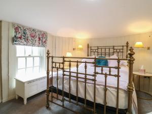 The Lazy Squire by The Water