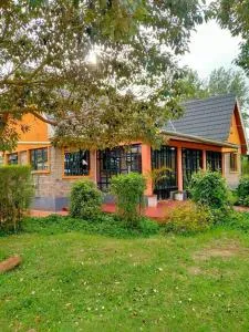 The Orange Cottage - Mweiga
