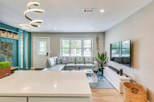 Fort Walton Beach Home 3 Mi to Beach and Pier!