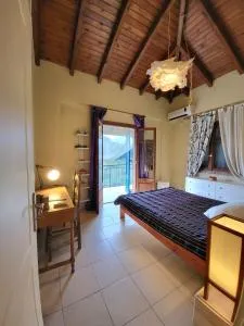 Koroni Kamares Valley Farm Amidst Olive Groves - Chrisokellaria