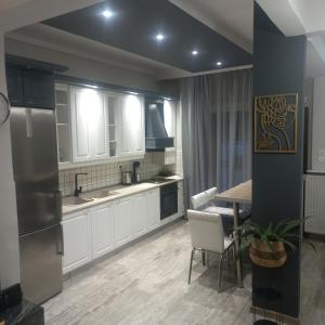 Central 4 Modern Apartment with free parking