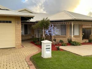 Spacious bright home close to shops and cafes