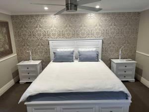 Spacious bright home close to shops and cafes