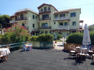 Alexandros Rooms & Studios