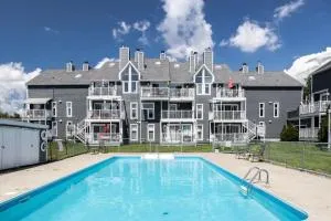 Condo-piscine à 200M du Memphré - Omerville