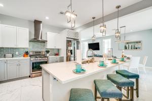 Game Room and BBQ Cape Coral Escape, 5 Mi to Beach!